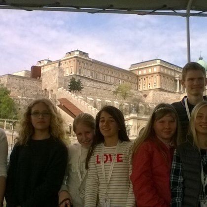 Los chicos con el Castillo en Budapest
