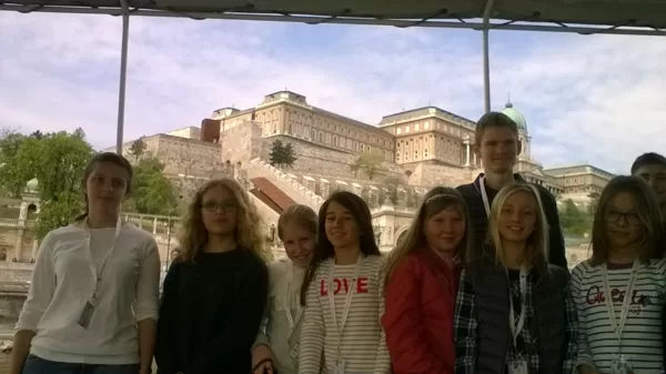 Los chicos con el Castillo en Budapest